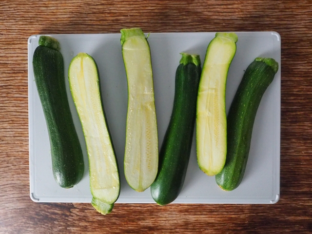 ズッキーニの育て方】丈夫な野菜で育てやすい - 農業屋