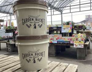 座れるバケツあります